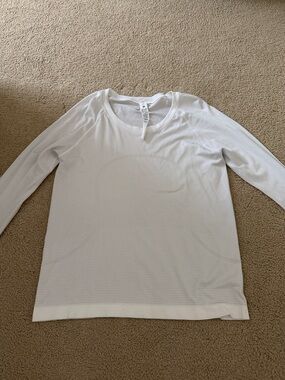 Lululemon Athletic White striped swiftly, tech, long sleeve